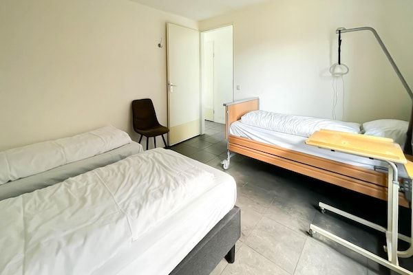 Slaapkamer - Uitgeest Moderne Woning aan het Water in Uitgeest (5)