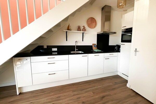 Keuken - Woning aan het water met terras voor 6 personen in Uitgeest (4)