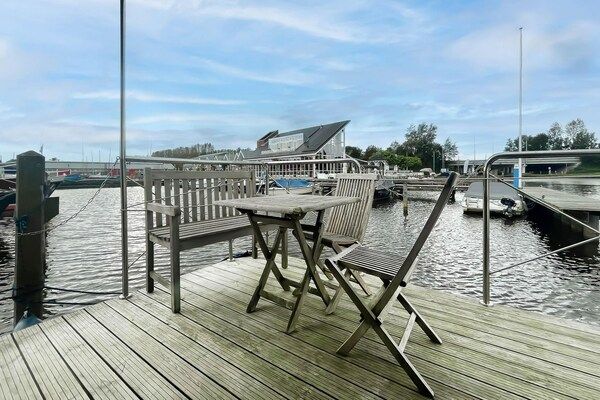Terras - Boothuis met terras met uitzicht op het meer in Uitgeest (4)