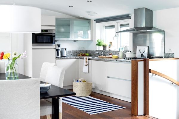 Keuken - Geniet van luxe aan bij de Loosdrechtseplassen in Loosdrecht (4)