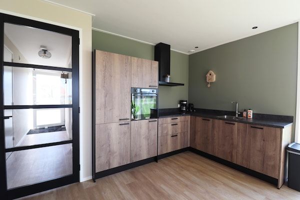 Keuken - Compleet nieuwe vakantiewoning in Friesland in leons (4)