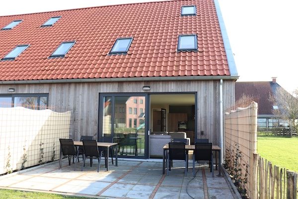 Terras - Compleet nieuwe vakantiewoning in Friesland in leons (5)