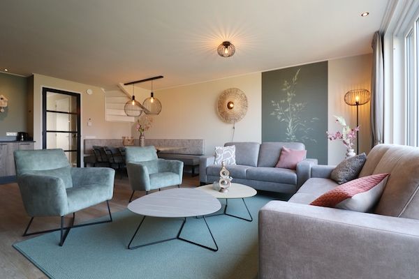 Woonkamer - Compleet nieuwe vakantiewoning in Friesland in leons (2)