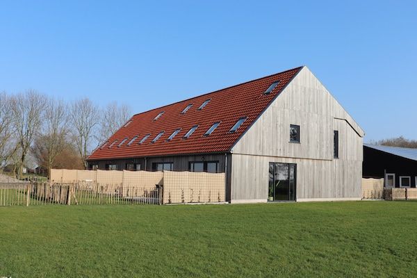 Buitenkant - Compleet nieuwe vakantiewoning in Friesland in leons (1)