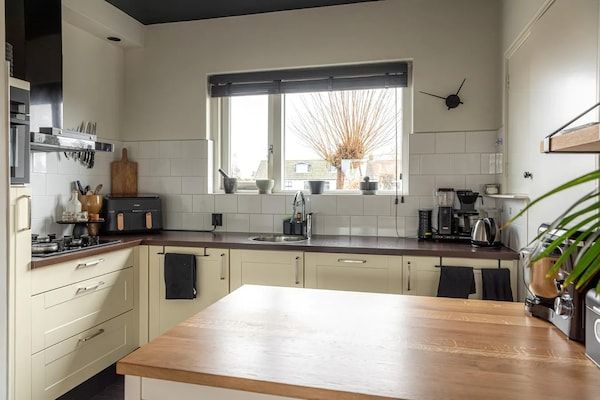 Keuken - Ruim vakantiehuis in het centrum van Langweer in Langweer (4)