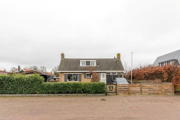 Buitenkant - Ruim vakantiehuis in het centrum van Langweer in Langweer (1)