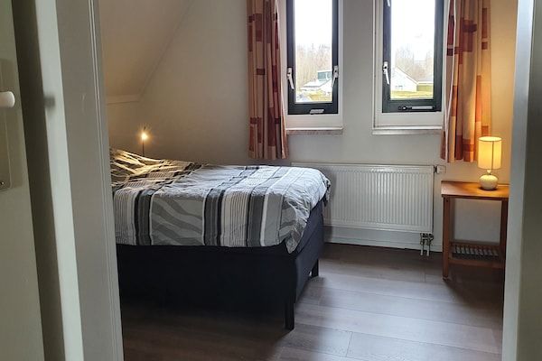 Slaapkamer - Stijlvol vakantiehuis in Friesland voor 6 personen in Tzummarum (5)