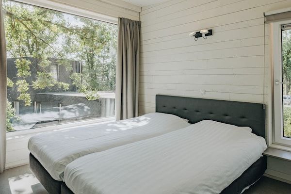 Slaapkamer - Lodge in Schaijk met Tuinterras in Schaijk (4)