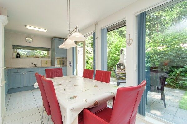 Eetkamer - Vakantiehuis in Oudemirdum bij Friese Meren in Oudemirdum (3)
