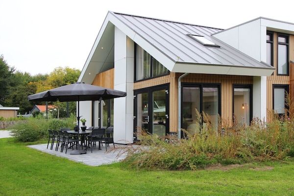 Untagged - Villa in Hellevoetsluis met terras in Hellevoetsluis (1)