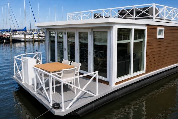 Buitenkant - Woonboot met dakterras in Wolphaartsdijk (1)