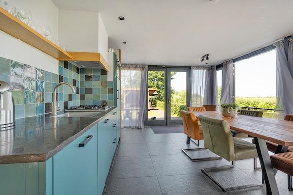 Keuken - Villa aan het water met schilderachtig uitzicht in Hekendorp (4)