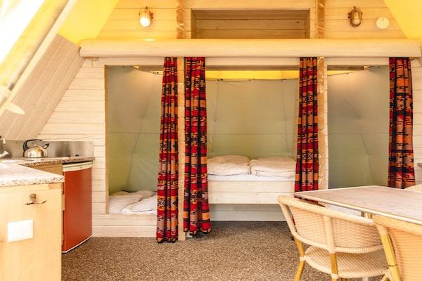 Slaapkamer - Luxe vakantieverblijf in tentstijl voor 6 personen in Slagharen (2)