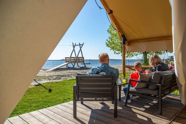 Untagged - Glampingtent aan het strand Luxe 6 in Biddinghuizen (1)