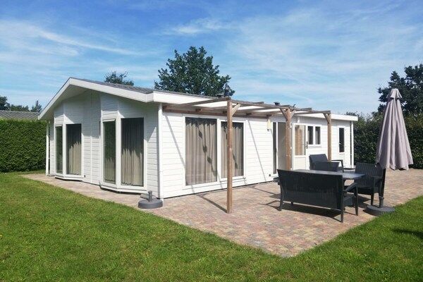 Untagged - Vakantiehuis in Biddinghuizen met terras in Biddinghuizen (1)