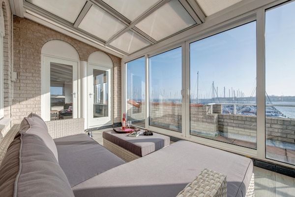 Terras - Stijlvol appartement in Ouddorp voor 6 in Ouddorp (4)