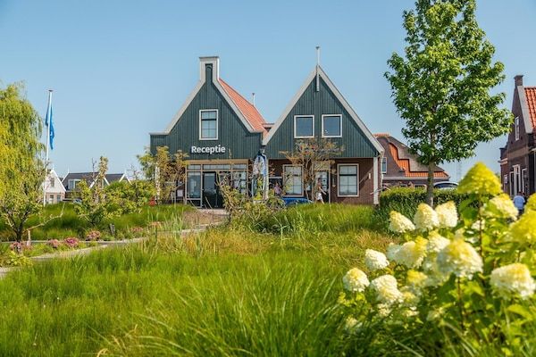 Buitenkant - Markermeer Waterside Retreat in Uitdam (1)
