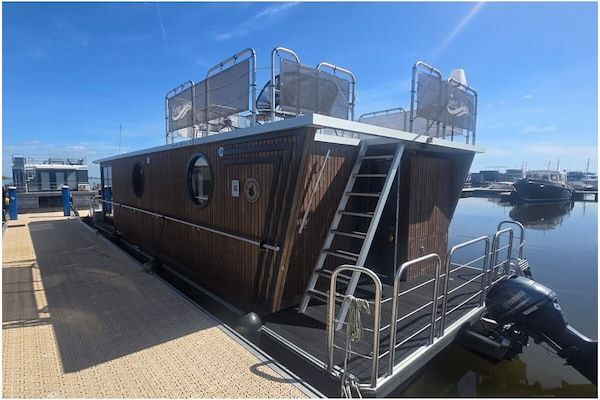 Untagged - woonboot Sea You in Offingawier (1)