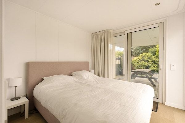 Slaapkamer - Moderne Ecowoning Sint Maartenszee in Sint Maartensvlotbrug (4)