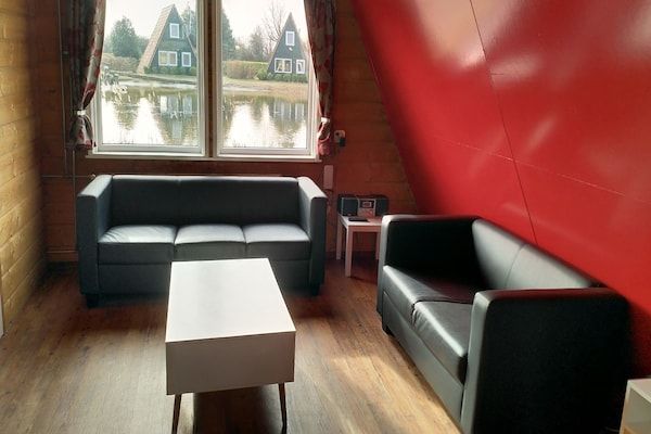 Woonkamer - Vrijstaand chalet in rustige omgeving in Bant (2)