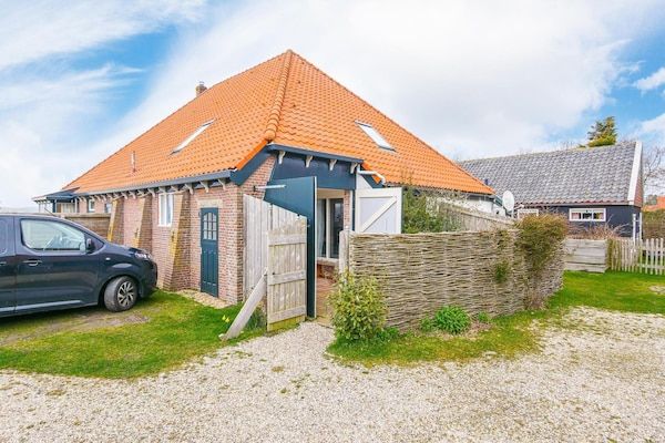 Buitenkant - Sfeervolle vakantiewoning in een voormalige boerderij, midden in de natuur. in Callantsoog (1)