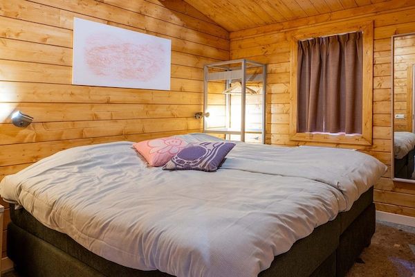Slaapkamer - Vakantiehuis in Hoogerheide met gedeeld zwembad in Hoogerheide (3)