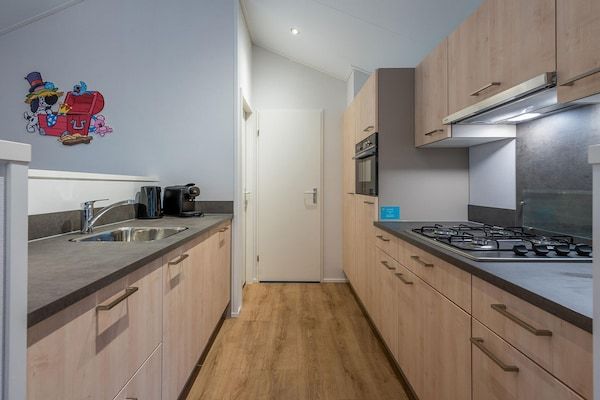 Keuken - Moderne woning in Hoogerheide met terras in Hoogerheide (3)