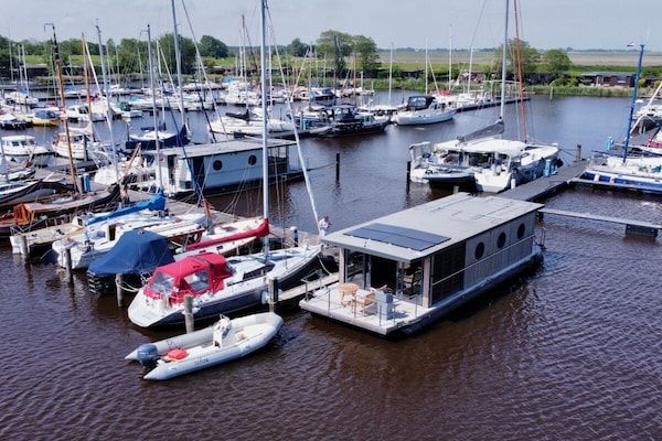 Untagged - Woonboot in Anjum met zwembad in Anjum (4)