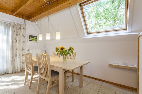 Eetkamer - Vakantiehuis in Nunspeet bij bos in Nunspeet (5)