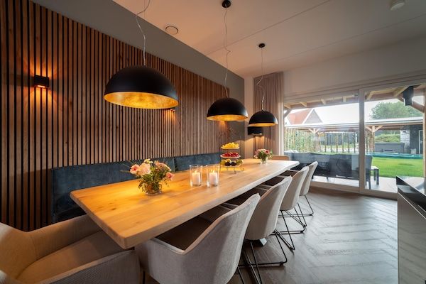 Eetkamer - Prachtige villa in Colijnsplaat in Colijnsplaat (3)
