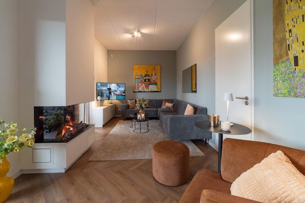 Woonkamer - Prachtige villa in Colijnsplaat in Colijnsplaat (2)