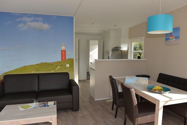 Woonkamer - Lodge met veranda op Texel in Den Burg (2)
