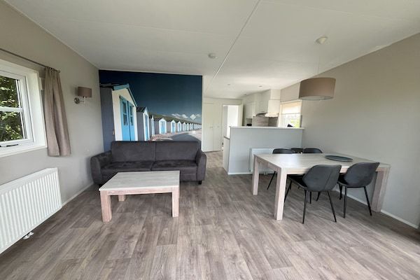 Woonkamer - Lodge met veranda op Texel in Den Burg (4)