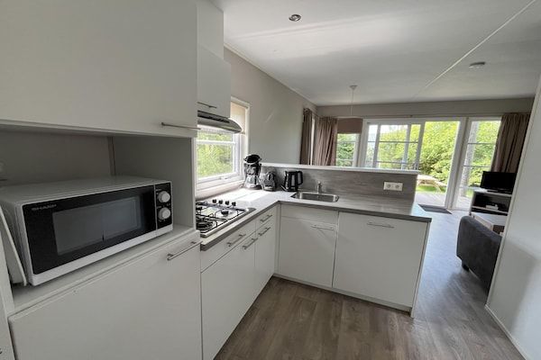Keuken - Lodge met veranda op Texel in Den Burg (3)
