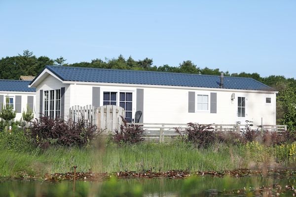 Buitenkant - Charmant vakantiehuisje met sauna op het eiland Texel. in Den Burg (1)