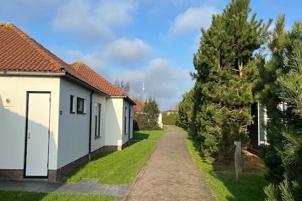 Buitenkant - Centraal gelegen Bungalow op Texel in Den Burg (3)