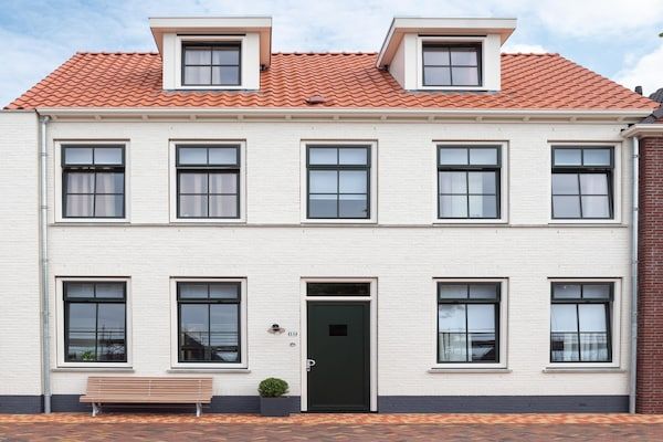 Buitenkant - Esthetische Familievilla in Colijnsplaat in Colijnsplaat (1)