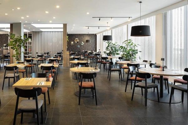 HotelFacilitiesAndServices - Sunday Hotel Amsterdam Airport Schiphol - Familiesuite - Rookvrij in Badhoevedorp, (5)