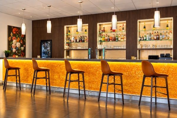 HotelFacilitiesAndServices - Sunday Hotel Amsterdam Airport Schiphol - Deluxe King Room - Rookvrij in Badhoevedorp, (4)