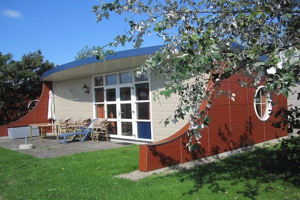 Buitenkant - Bungalow in Nederland met Scheepsstijl in 's-Gravenzande (1)