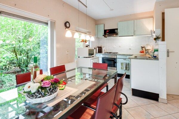 Eetkamer - Vakantiehuis in Beerze bij Bos in Beerze (1)