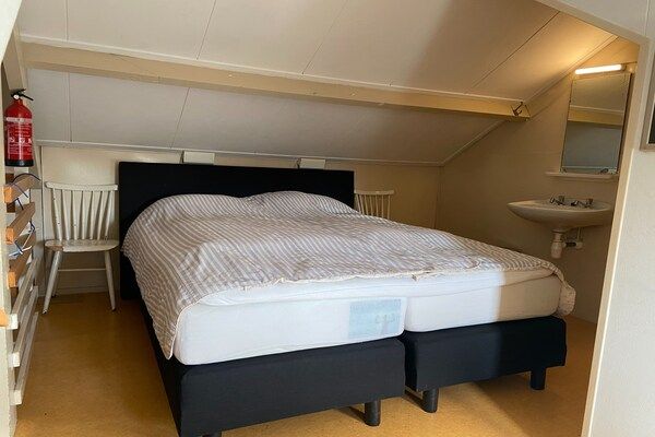 Slaapkamer - Schuilplaats: Sauna, Tennis & Trampoline in Oploo (4)