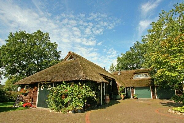 Buitenkant - Boerderij in Balkbrug met Sauna in Balkbrug (1)