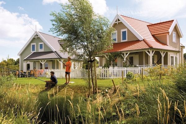 Buitenkant - Landhuis in AquaStaete met tuin in Bruinisse (5)