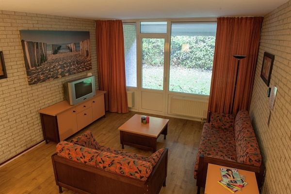 Woonkamer - Luxe glampingvakantie in Bruinisse (2)