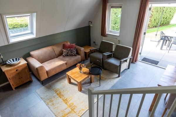 Woonkamer - Vakantiehuis in Meeussen met eigen tuin in Plasmolen (1)