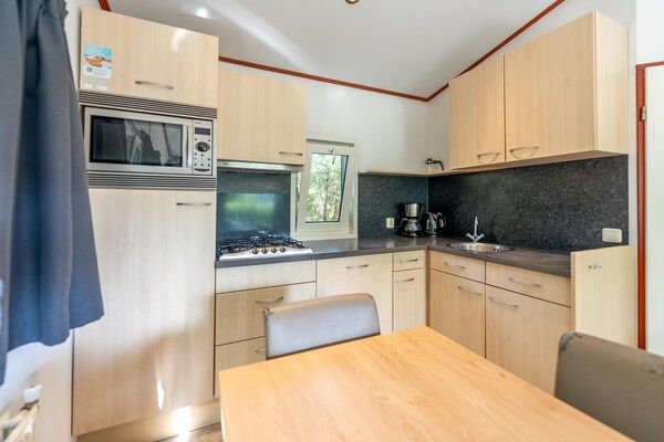 Keuken - Gezellig Chalet in de Duinstreek in Egmond aan zee (3)