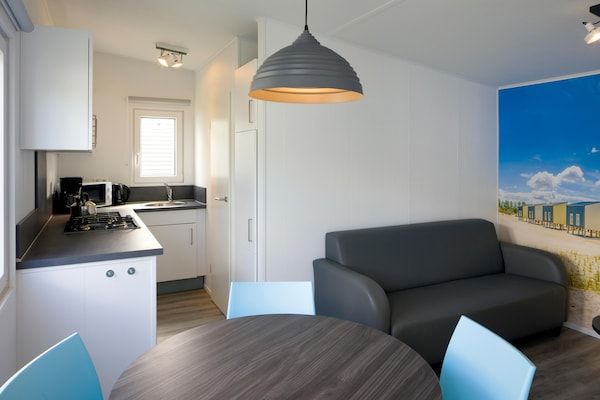 Keuken - Gezellig chalet met terras in Kamperland (4)