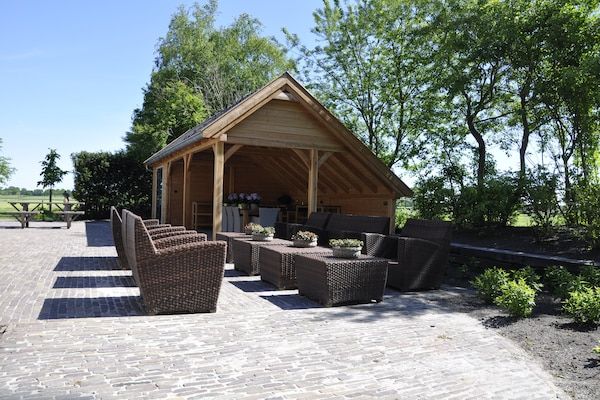 Terras - Landhuis in Nijensleek met Sauna en Tuin in Nijensleek (5)