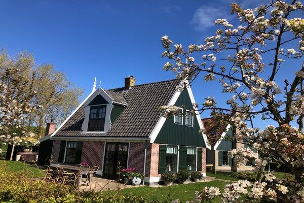 Buitenkant - Villa in Wieringer stijl met jacuzzi in Hippolytushoef (1)